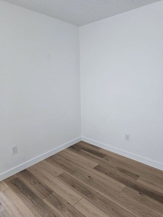 Building Photo - Nearly New, Well Appointed Modern Townhouse w 2 car attached garage