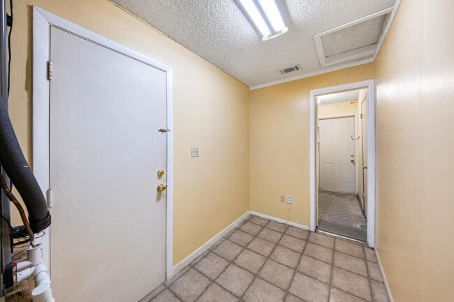 Building Photo - 5340 SW 115th Ave