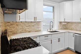 Building Photo - 122 W 39th St