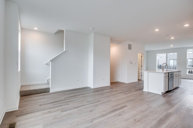 Building Photo - 382 Summit Cir