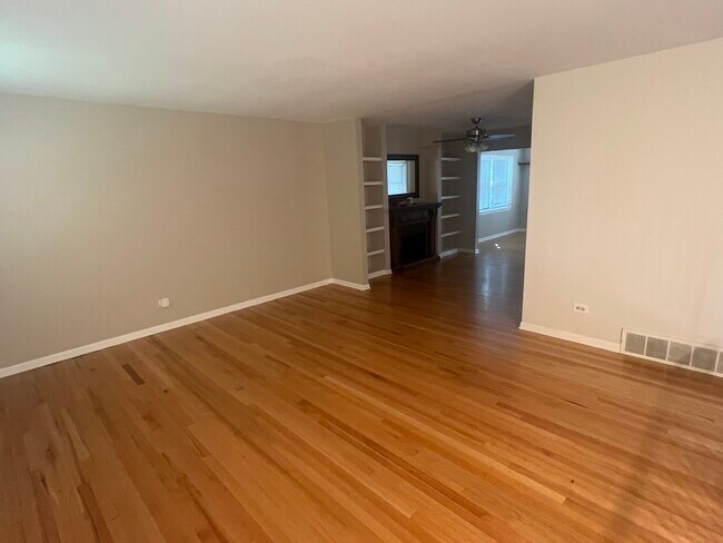 Building Photo - 204 Basswood Dr