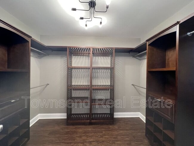 Building Photo - 3233 Northgate Dr