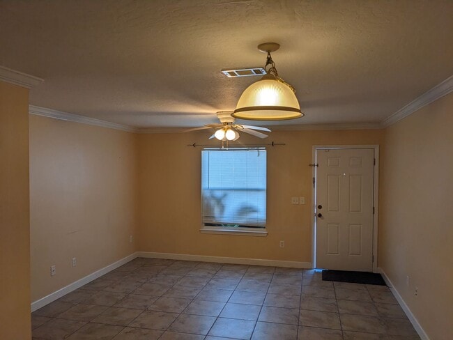 Building Photo - Townhouse with Pool Access. Assigned parking!