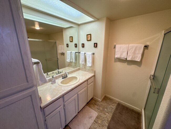 Building Photo - Rental In Munds Park