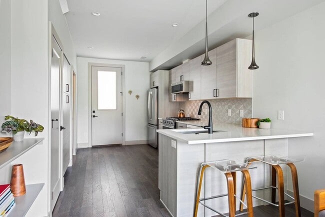 Building Photo - Beautiful Contemporary Home in Cherry Creek