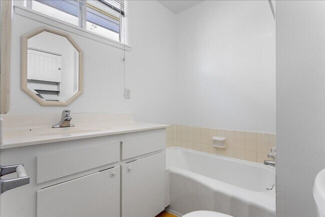 Building Photo - 1529 Stanton St