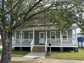Building Photo - 803 Pine St