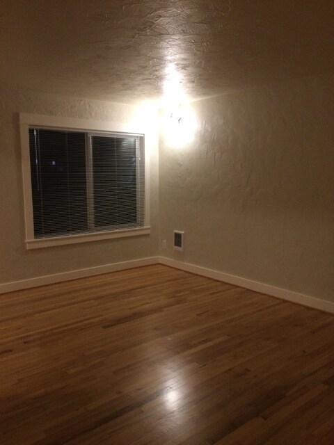 Building Photo - Modern Remodel Spacious 2BD University Par...