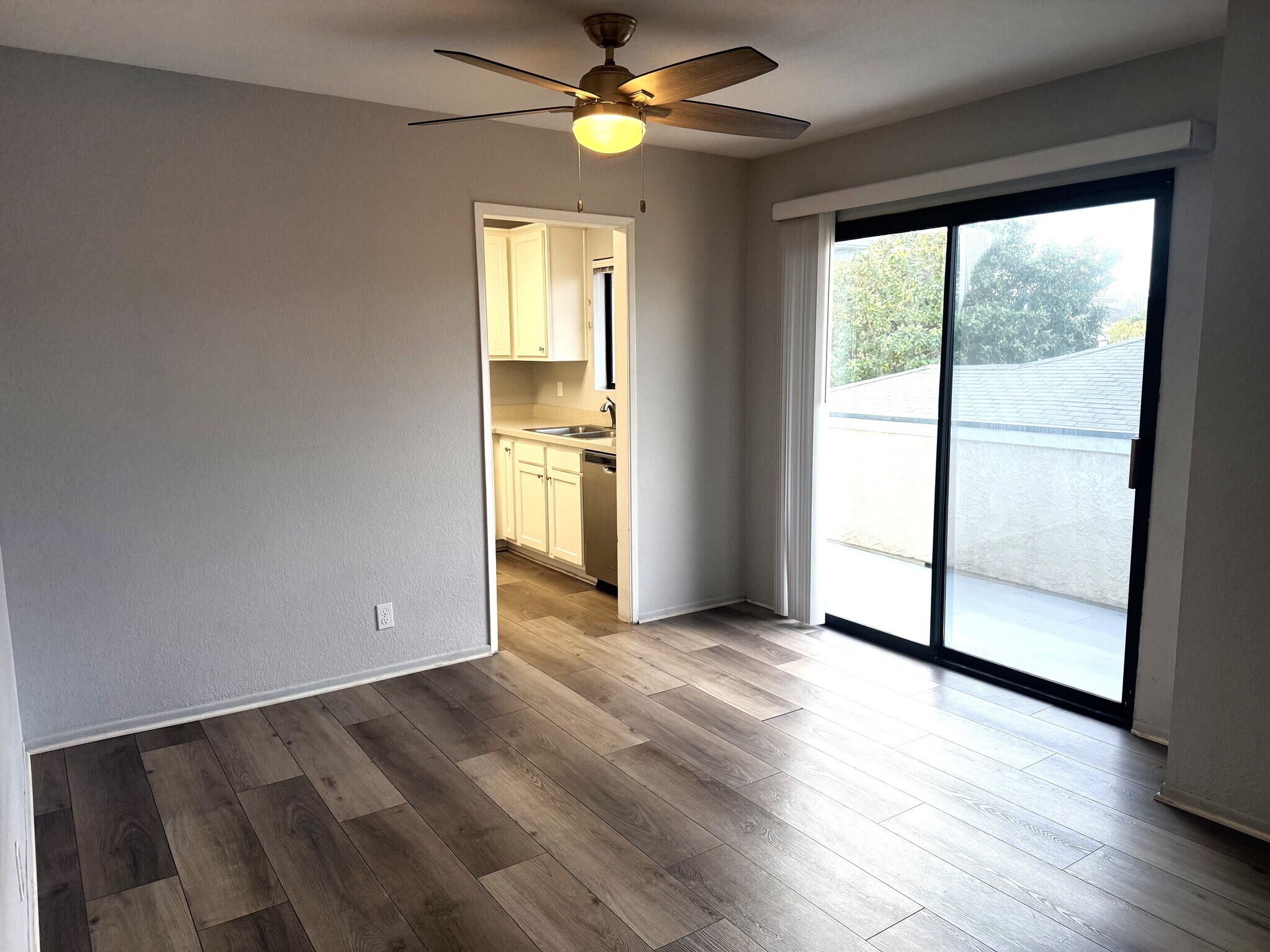 Building Photo - 10885 Walnut St