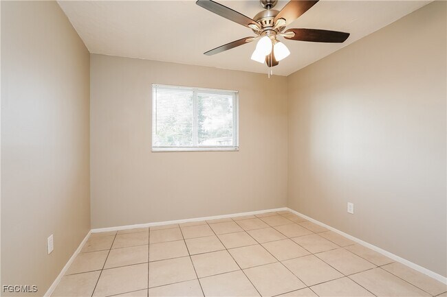 Building Photo - 19 Kingsman Cir