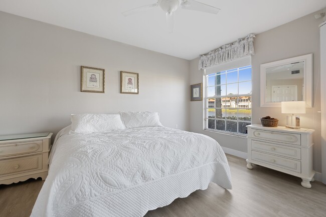 Building Photo - PELICAN MARSH - Spacious condo for annual ...