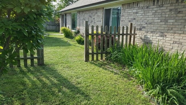 Building Photo - 2905 Essex Pl