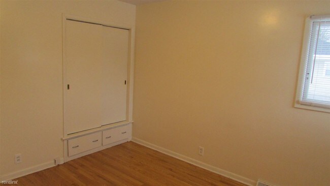 Building Photo - 3 br, 1 bath House - 8325 Briarwood Ave