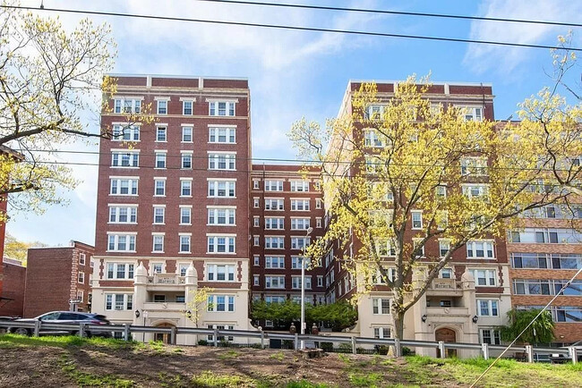 Building Photo - 1450 Beacon St