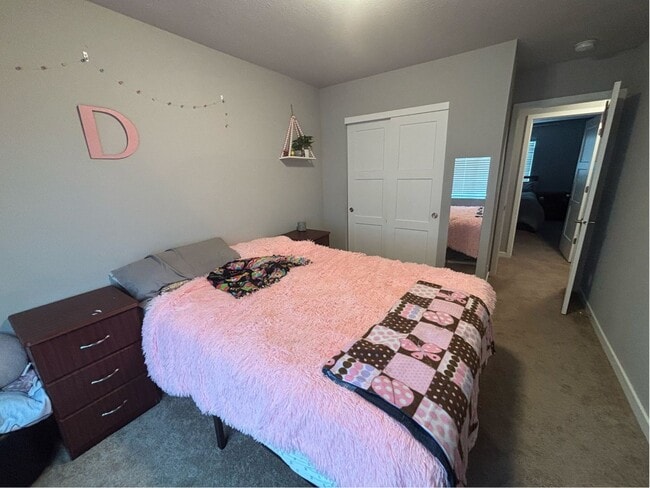 Building Photo - Beautiful Split-Level in BENNINGTON