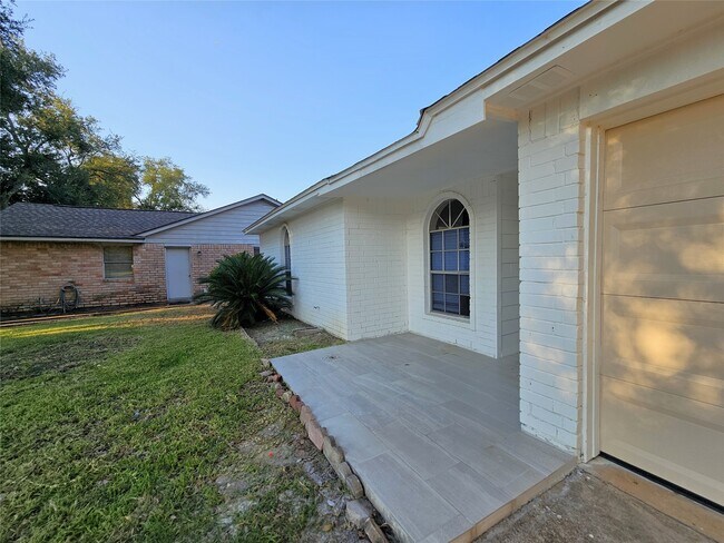Building Photo - 1310 Goswell Ln