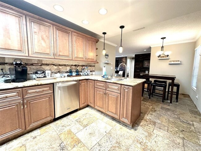 Building Photo - 14622 Pinecrest Dr