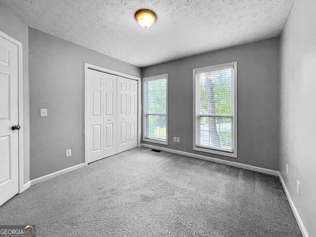 Building Photo - 6825 Wells Ct