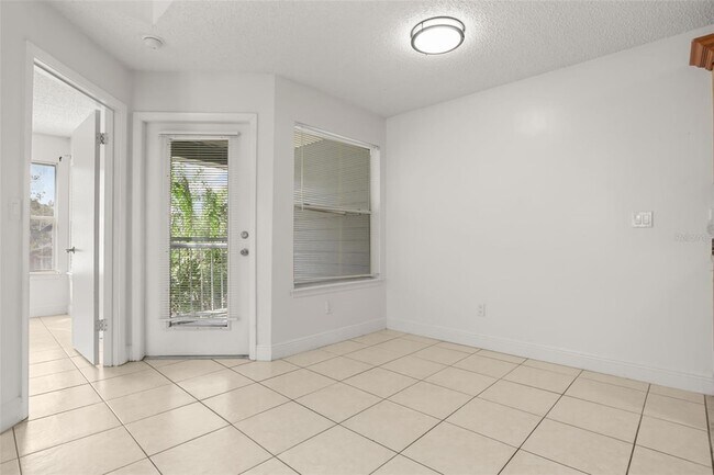 Building Photo - 2584 Grassy Point Dr
