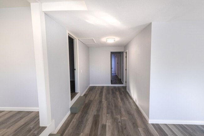 Building Photo - Ready for showing on 6-25-25    3BR/1BA - ...