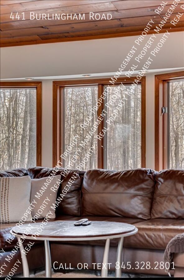 Building Photo - 441 Burlingham Rd