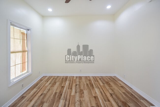 Building Photo - 1456 Kappes St