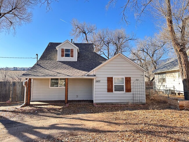 Building Photo - Tastefully renovated house in Old Colorado...