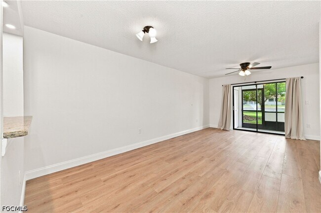 Building Photo - 9261 Central Park Dr