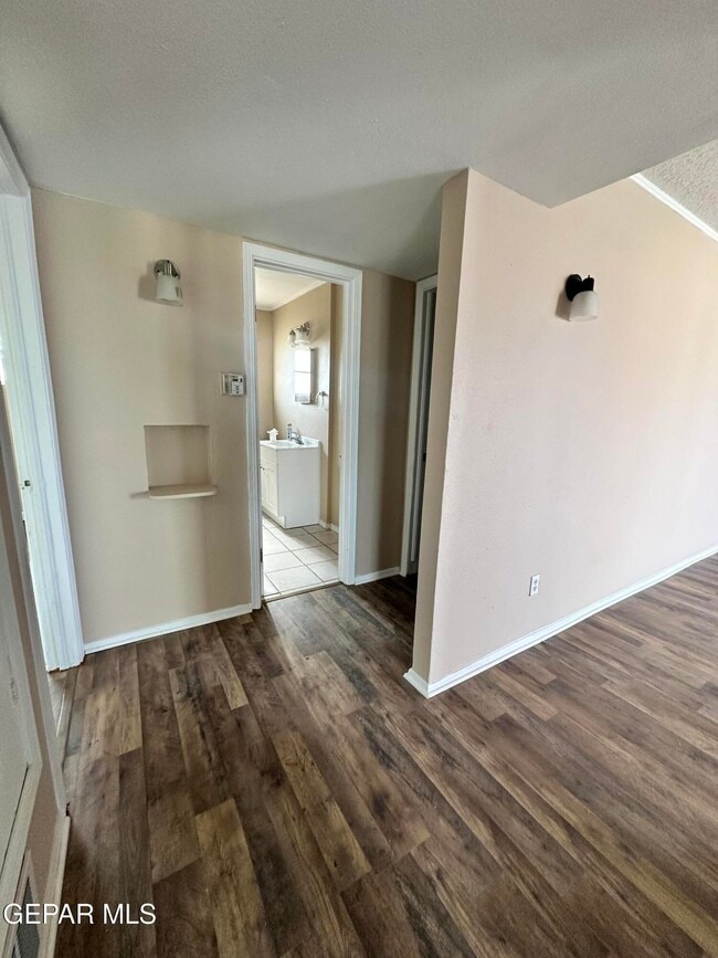Building Photo - 1518 Clausen Dr