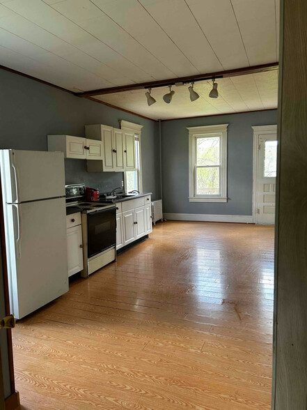 Primary Photo - 92 Farview St