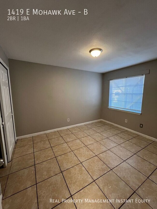 Building Photo - 1419 E Mohawk Ave