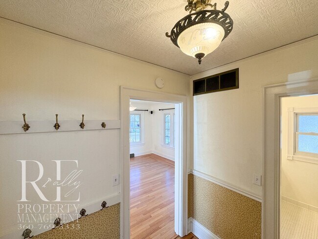 Building Photo - Timeless Vintage Home with Bonus Office, Expansive Yard & A/C