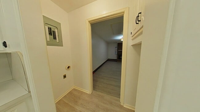 Building Photo - 4623 SE Mieling Dr