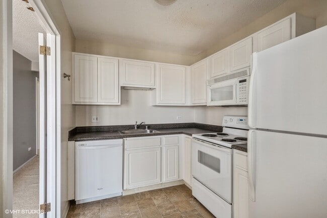 Building Photo - 10 E Ontario St