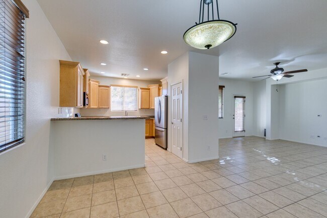 Building Photo - Great 3 bedroom house with a large loft an...
