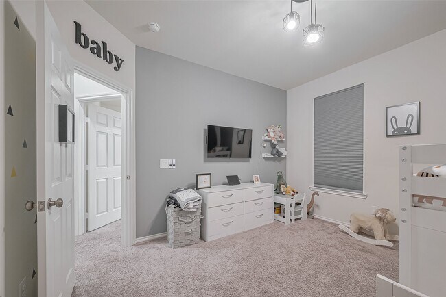 Building Photo - 2126 Bauer Park Dr