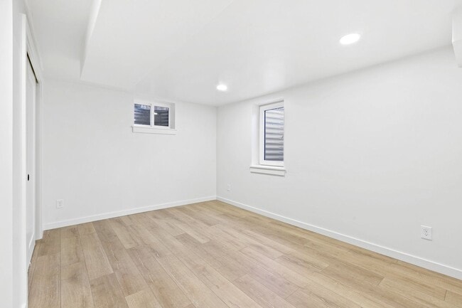 Building Photo - Incredible 4 bedroom Home in Southeast Denver