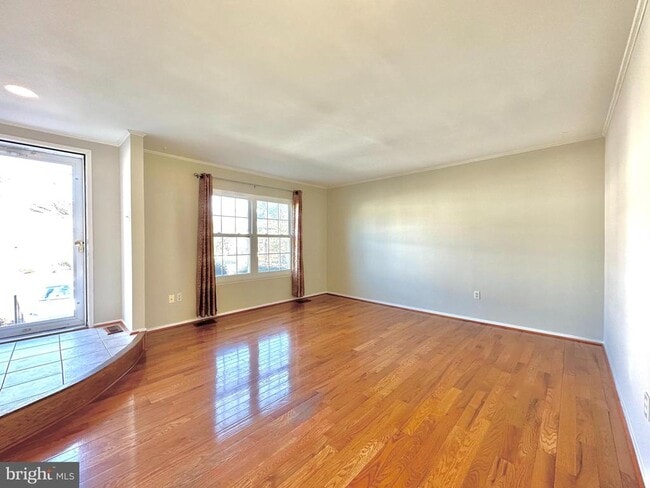 Building Photo - 402 Carousel Ct