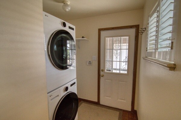 Laundry room - 4365 Pierson St