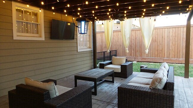 Building Photo - 2611 Tangley St