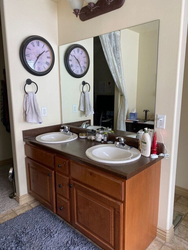 Building Photo - Beautiful 3 bedroom townhome in Draper!