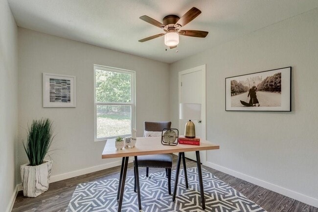 Building Photo - 1512 Luray Dr