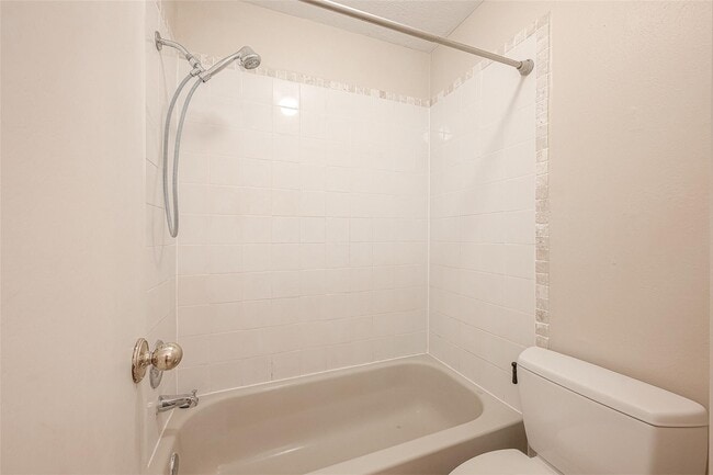 Building Photo - 703 Turtle Creek Dr