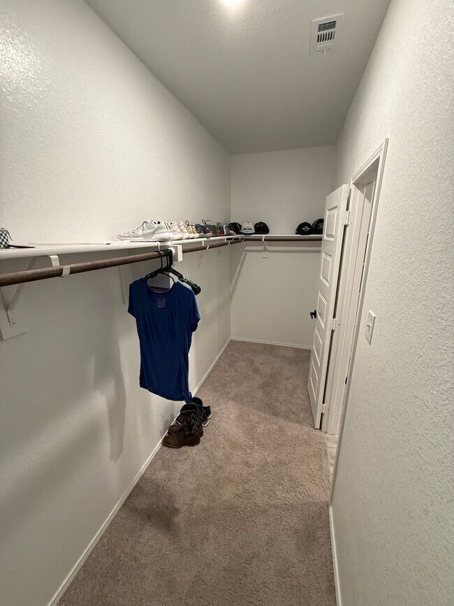 Building Photo - NEW 4 Bedroom in Joshua ISD. Move in special for the end of the year!