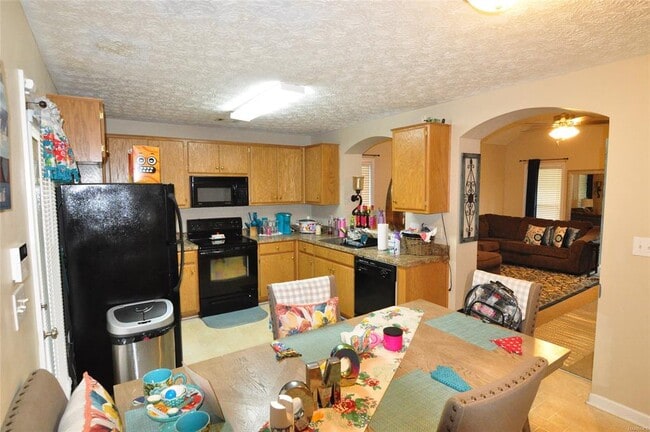 Building Photo - 287 Thornfield Dr