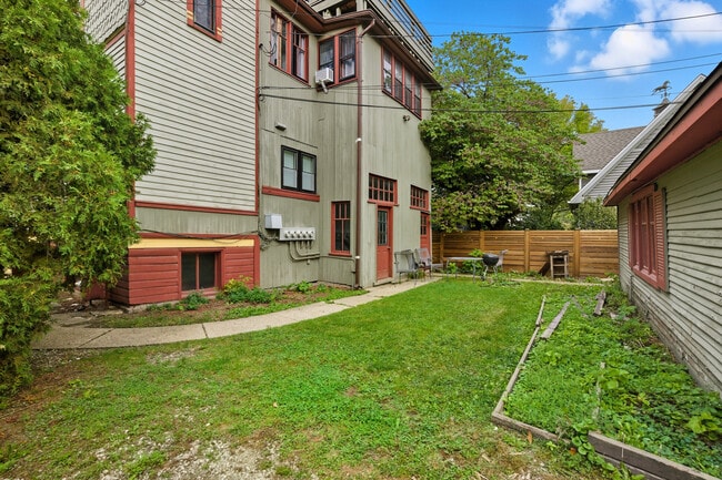 Building Photo - 134 S Kenilworth Ave