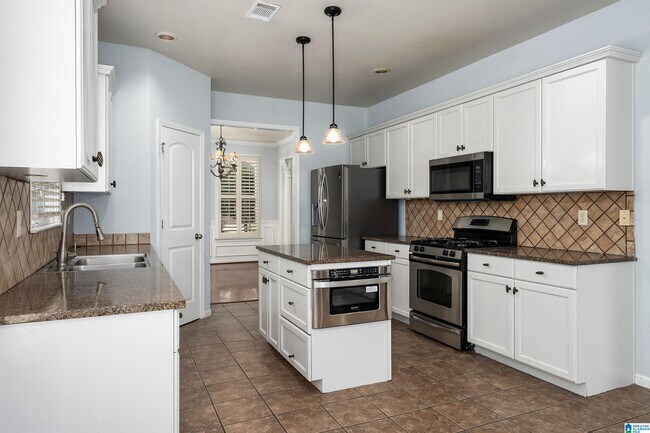 Building Photo - 2217 Chalybe Dr