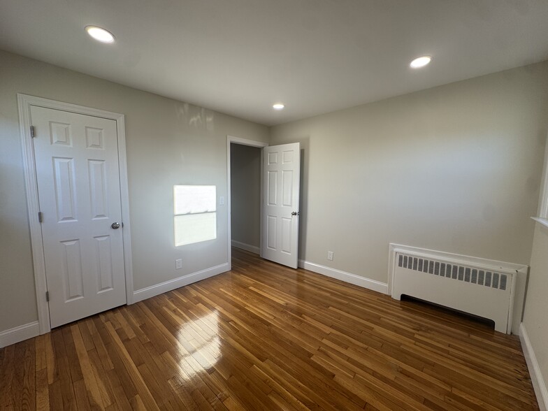 Building Photo - 646 Fairview Ave