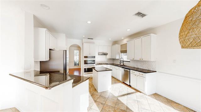 Building Photo - 2701 Stone Creek Dr