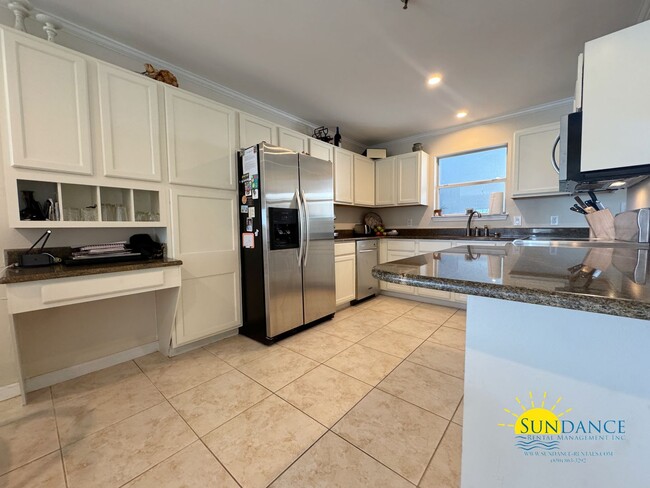 Building Photo - Stunning Waterfront 2BR/2.5BA Townhome wit...